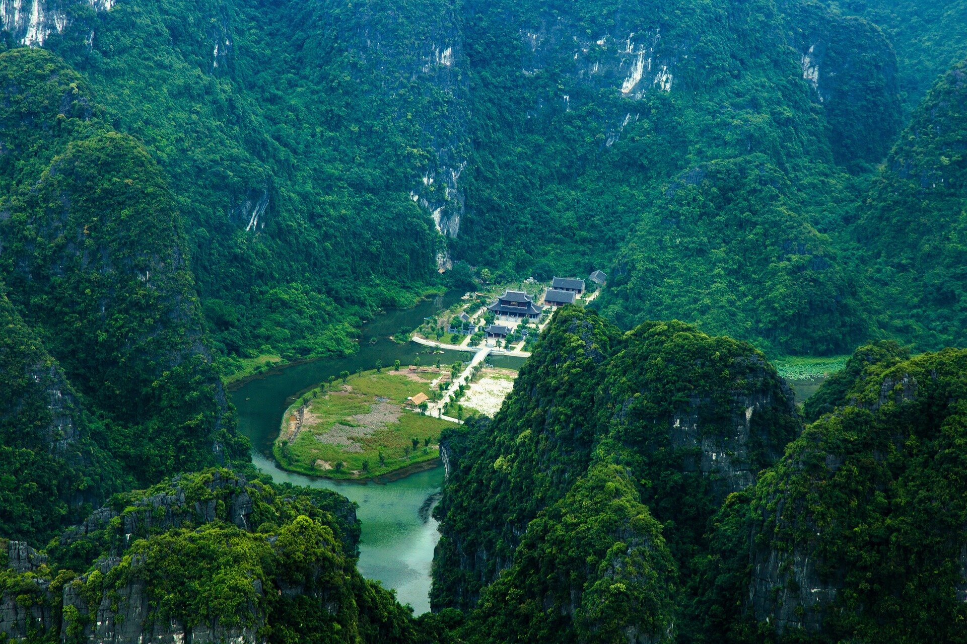 Discover hidden caves in Ninh Binh’s karst wonder